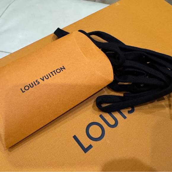 Louis Vuitton Calfskin Luxembourg Samothrace Men’s size 9 LIKE NEW - Picture 5 of 6